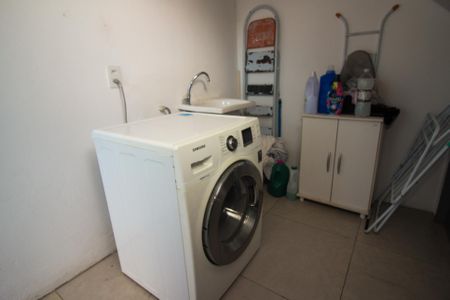 Casa de condomínio à venda com 158m², 4 quartos e 1 vagaÁrea de Serviço