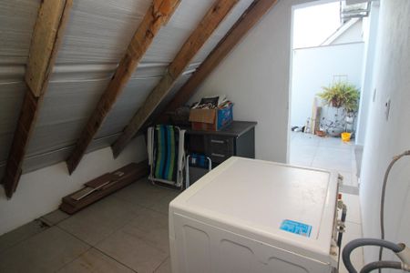 Casa de condomínio à venda com 158m², 4 quartos e 1 vagaÁrea de Serviço