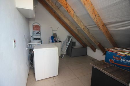 Casa de condomínio à venda com 158m², 4 quartos e 1 vagaÁrea de Serviço