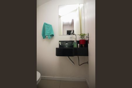 Casa de condomínio à venda com 158m², 4 quartos e 1 vagaLavabo