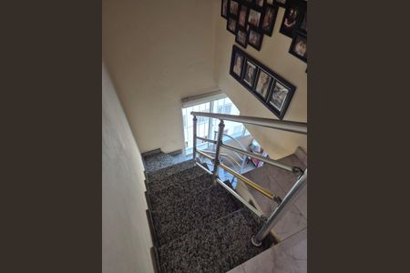 Apartamento à venda com 95m², 3 quartos e 1 vagaescada