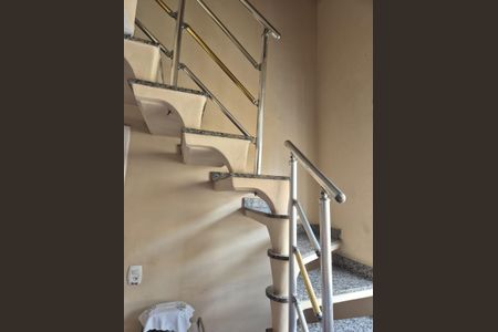 Apartamento à venda com 95m², 3 quartos e 1 vagaescada