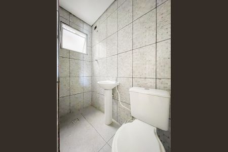 Banheiro de casa para alugar com 1 quarto, 40m² em Conceição, Osasco