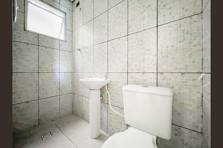 Banheiro de casa para alugar com 1 quarto, 40m² em Conceição, Osasco