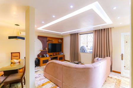 Casa à venda com 375m², 5 quartos e 3 vagas Casa à venda com 375m², 5 quartos e 3 vagasSala