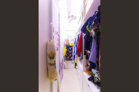 Casa à venda com 375m², 5 quartos e 3 vagas Casa à venda com 375m², 5 quartos e 3 vagasQuarto 3 - Suíte closet