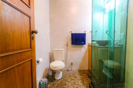 Casa à venda com 375m², 5 quartos e 3 vagas Casa à venda com 375m², 5 quartos e 3 vagasBanheiro