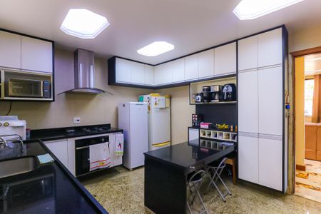 Casa à venda com 375m², 5 quartos e 3 vagas Casa à venda com 375m², 5 quartos e 3 vagasCozinha