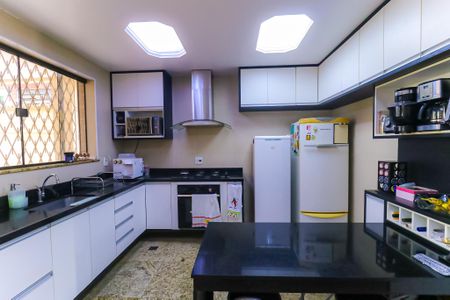 Casa à venda com 375m², 5 quartos e 3 vagas Casa à venda com 375m², 5 quartos e 3 vagasCozinha