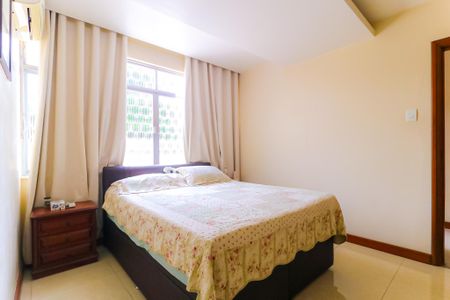 Casa à venda com 375m², 5 quartos e 3 vagas Casa à venda com 375m², 5 quartos e 3 vagasQuarto 2 - Suíte