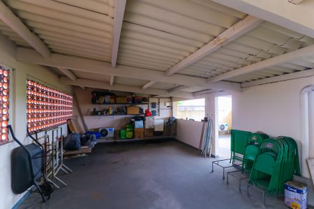 Casa à venda com 375m², 5 quartos e 3 vagas Casa à venda com 375m², 5 quartos e 3 vagasTerraço