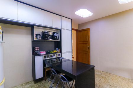 Casa à venda com 375m², 5 quartos e 3 vagas Casa à venda com 375m², 5 quartos e 3 vagasCozinha