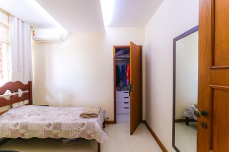 Casa à venda com 375m², 5 quartos e 3 vagas Casa à venda com 375m², 5 quartos e 3 vagasQuarto 3 - Suíte