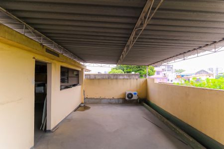 Casa à venda com 375m², 5 quartos e 3 vagas Casa à venda com 375m², 5 quartos e 3 vagasTerraço