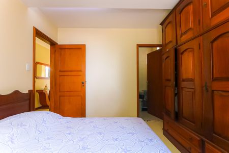 Casa à venda com 375m², 5 quartos e 3 vagas Casa à venda com 375m², 5 quartos e 3 vagasQuarto 4 - Suíte