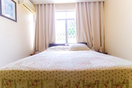 Casa à venda com 375m², 5 quartos e 3 vagas Casa à venda com 375m², 5 quartos e 3 vagasQuarto 2 - Suíte