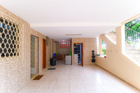 Casa à venda com 375m², 5 quartos e 3 vagas Casa à venda com 375m², 5 quartos e 3 vagasÁrea de Serviço