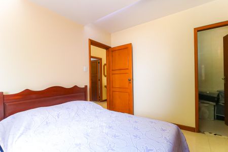 Casa à venda com 375m², 5 quartos e 3 vagas Casa à venda com 375m², 5 quartos e 3 vagasQuarto 4 - Suíte