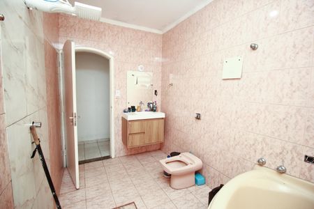 Casa à venda com 100m², 3 quartos e 4 vagas Casa à venda com 100m², 3 quartos e 4 vagasBanheiro Social