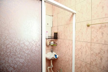 Casa à venda com 100m², 3 quartos e 4 vagas Casa à venda com 100m², 3 quartos e 4 vagasBanheiro da Suíte