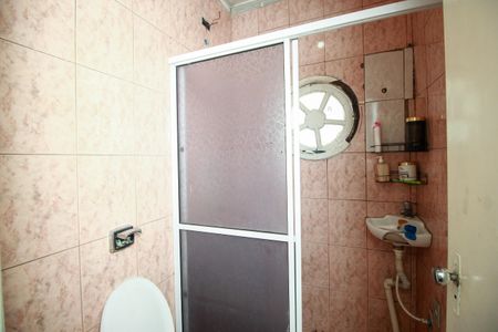 Casa à venda com 100m², 3 quartos e 4 vagas Casa à venda com 100m², 3 quartos e 4 vagasBanheiro da Suíte