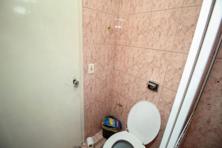 Casa à venda com 100m², 3 quartos e 4 vagas Casa à venda com 100m², 3 quartos e 4 vagasBanheiro da Suíte