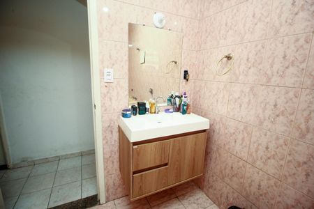 Casa à venda com 100m², 3 quartos e 4 vagas Casa à venda com 100m², 3 quartos e 4 vagasBanheiro Social