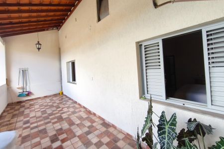 Casa à venda com 185m², 3 quartos e 2 vagasQuintal