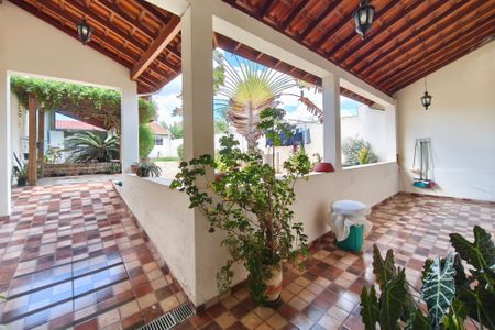 Casa à venda com 185m², 3 quartos e 2 vagasQuintal