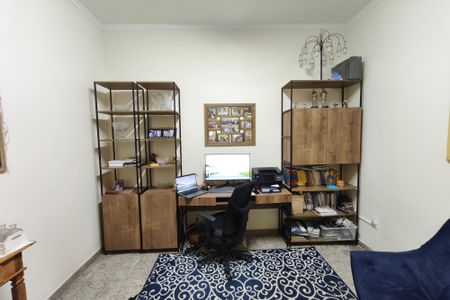 Casa à venda com 185m², 3 quartos e 2 vagasEscritório