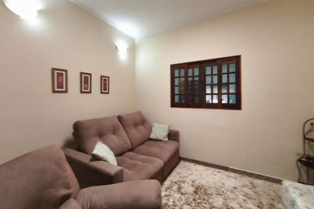 Casa à venda com 185m², 3 quartos e 2 vagasSala de TV