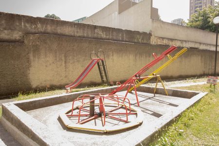 Apartamento à venda com 48m², 3 quartos e 1 vaga Apartamento à venda com 48m², 3 quartos e 1 vagaÁrea comum - Playground