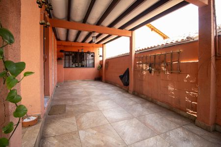 Casa à venda com 250m², 3 quartos e 2 vagasGaragem