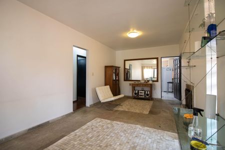 Casa à venda com 250m², 3 quartos e 2 vagasSala