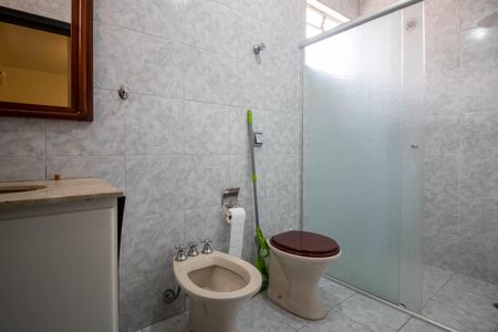 Casa à venda com 250m², 3 quartos e 2 vagasBanheiro da Suíte