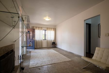 Casa à venda com 250m², 3 quartos e 2 vagasSala