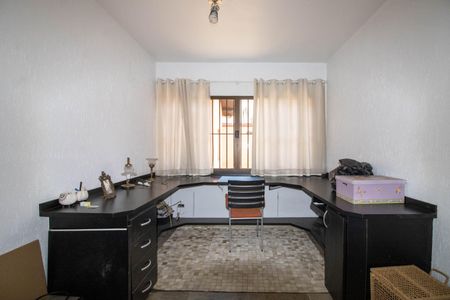 Casa à venda com 250m², 3 quartos e 2 vagasEscritório