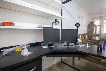 Casa à venda com 250m², 3 quartos e 2 vagasEscritório