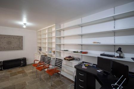 Casa à venda com 250m², 3 quartos e 2 vagasEscritório