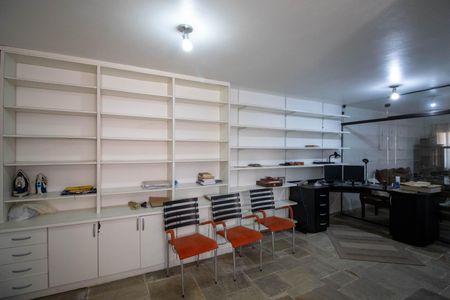 Casa à venda com 250m², 3 quartos e 2 vagasEscritório