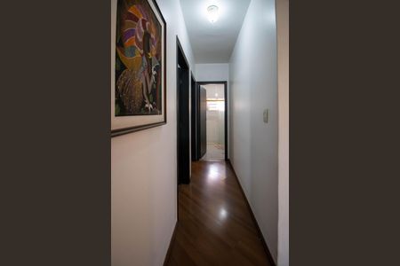 Casa à venda com 250m², 3 quartos e 2 vagasCorredor 