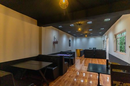 Casa para alugar com 180m², 2 quartos e 4 vagas Casa para alugar com 180m², 2 quartos e 4 vagasSalão