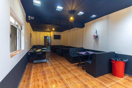 Casa para alugar com 180m², 2 quartos e 4 vagas Casa para alugar com 180m², 2 quartos e 4 vagasSalão