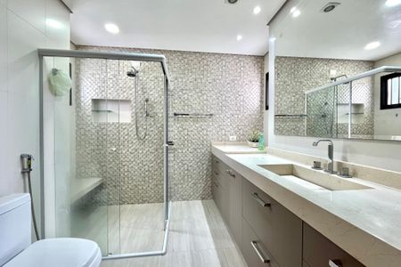 Casa para alugar com 250m², 3 quartos e 3 vagas Casa para alugar com 250m², 3 quartos e 3 vagasBanheiro da Suíte 1