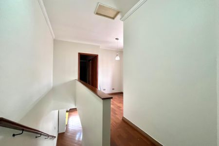 Casa para alugar com 250m², 3 quartos e 3 vagas Casa para alugar com 250m², 3 quartos e 3 vagasCorredor