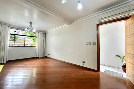 Casa para alugar com 250m², 3 quartos e 3 vagas Casa para alugar com 250m², 3 quartos e 3 vagasSala