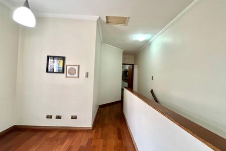 Casa para alugar com 250m², 3 quartos e 3 vagas Casa para alugar com 250m², 3 quartos e 3 vagasCorredor