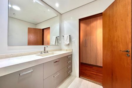 Casa para alugar com 250m², 3 quartos e 3 vagas Casa para alugar com 250m², 3 quartos e 3 vagasBanheiro da Suíte 1