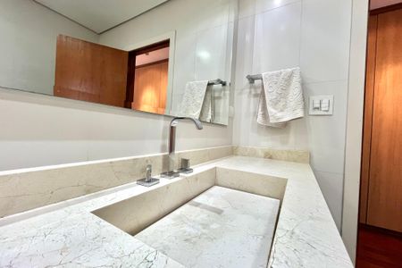 Casa para alugar com 250m², 3 quartos e 3 vagas Casa para alugar com 250m², 3 quartos e 3 vagasBanheiro da Suíte 1