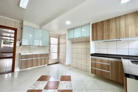 Casa para alugar com 250m², 3 quartos e 3 vagas Casa para alugar com 250m², 3 quartos e 3 vagasCozinha